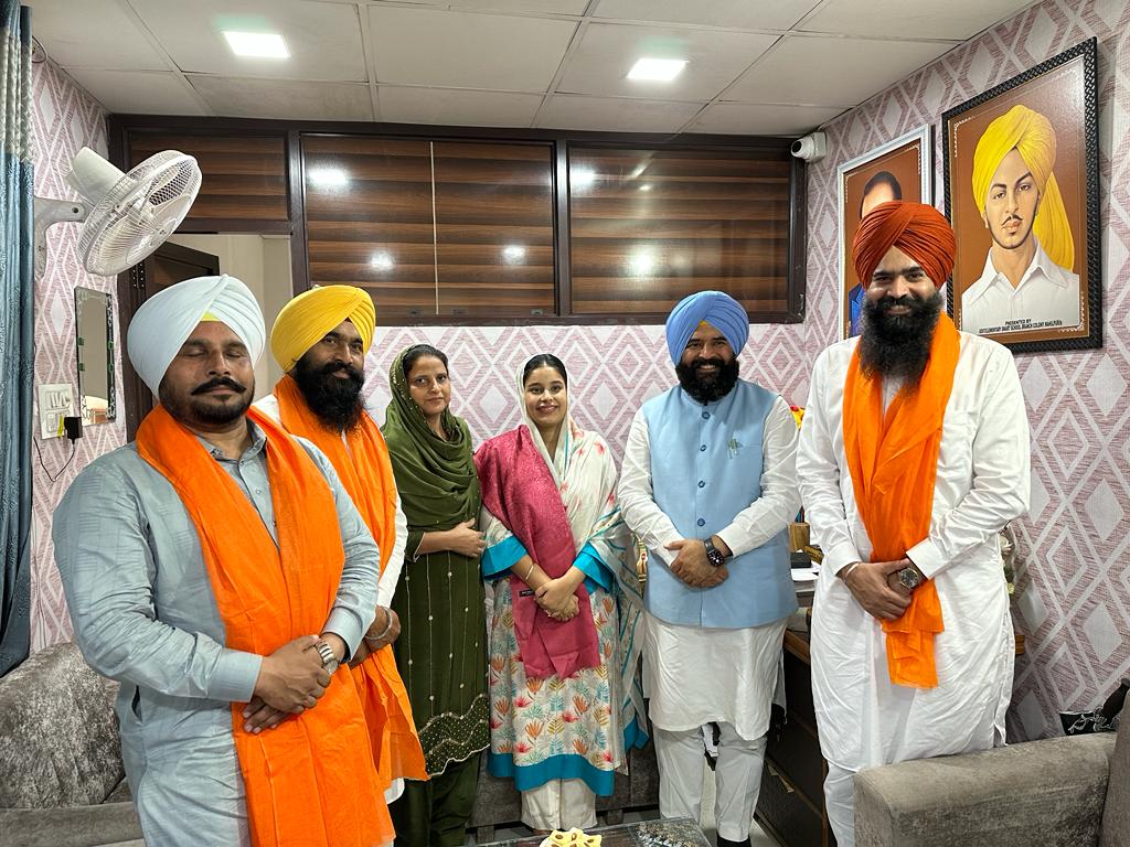 ਡਾ. ਗੁਰਪ੍ਰੀਤ ਕੌਰ ਗੜ੍ਹਸ਼ੰਕਰ ਵਿਖੇ ਡਿਪਟੀ ਸਪੀਕਰ ਰੌੜੀ ਦੀ ਰਿਹਾਇਸ਼ ’ਤੇ ਪੁੱਜੇ 